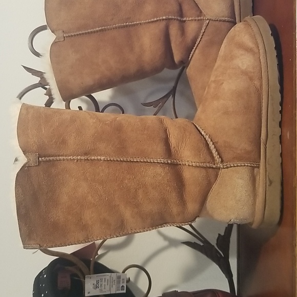 UGG Premium Classic Tall 3-Button Boots / chestnut - Picture 5 of 10